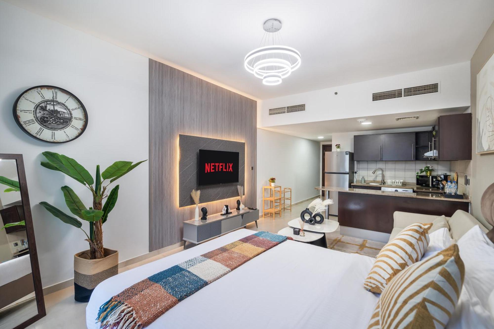 Furnished In Arch Tower, Jlt Near Metro Apartment