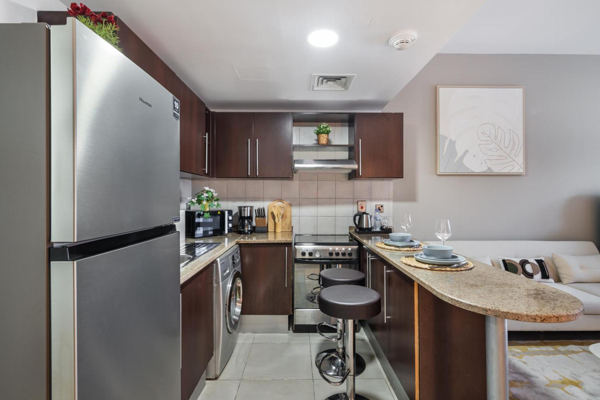 Furnished In Arch Tower, Jlt Near Metro Apartment
